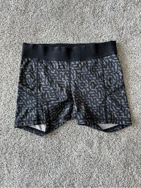 lululemon athletica Black & Gray Patterned Bike Shorts